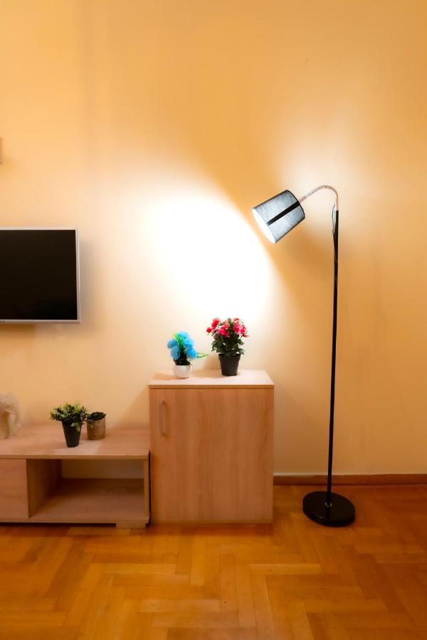 Myrtle, City Center Renovated Apartment أثينا المظهر الخارجي الصورة
