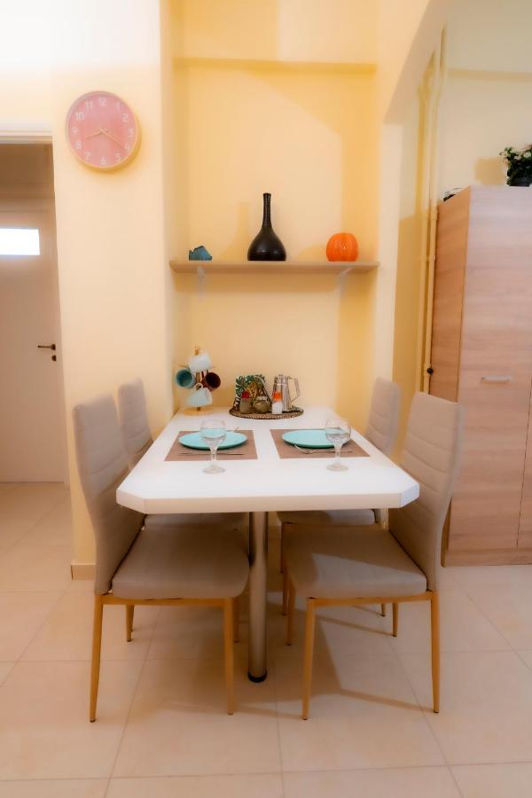 Myrtle, City Center Renovated Apartment أثينا المظهر الخارجي الصورة