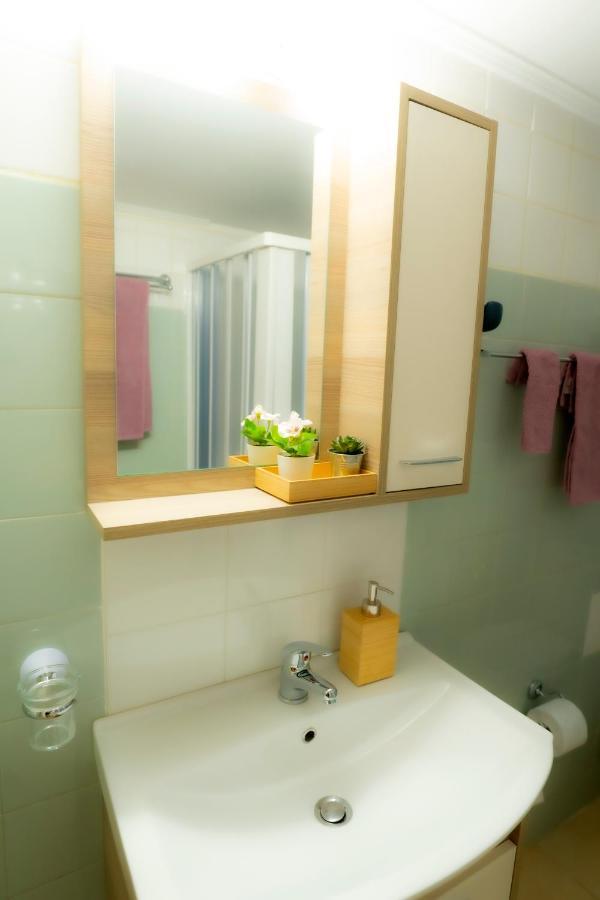 Myrtle, City Center Renovated Apartment أثينا المظهر الخارجي الصورة